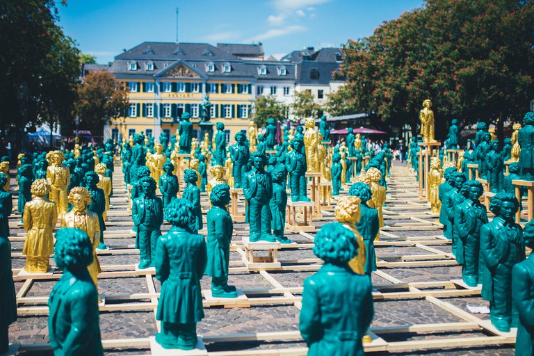 Beethovenfiguren_auf_dem_Muensterplatz.jpg